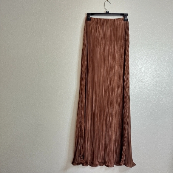 NWT veiled satin plisse side ruched maxi skirt chocolate sz S - Picture 5 of 8